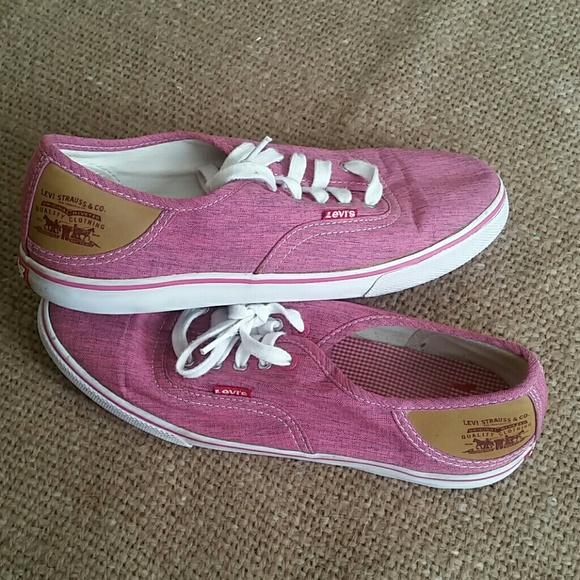 pink levis shoes